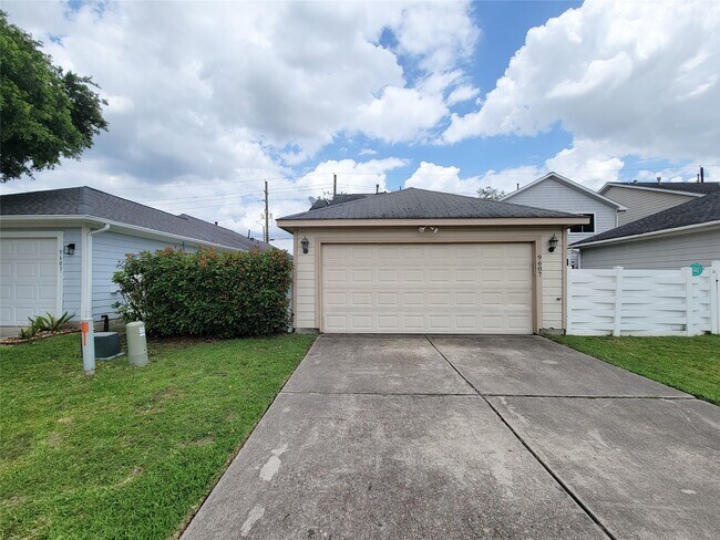 Building Photo - 9607 Farrell Dr