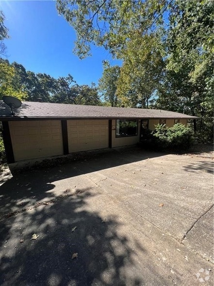 Building Photo - 19 Gore Ln