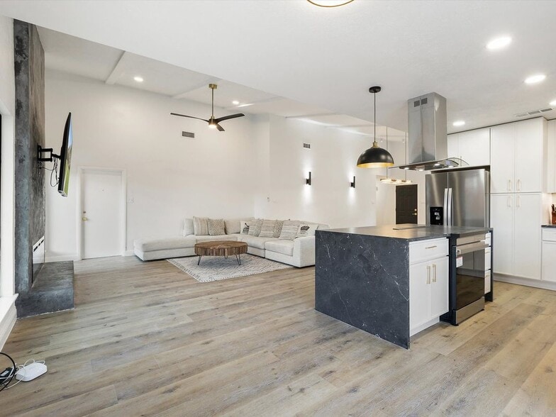 Building Photo - 3404 Newkirk Dr