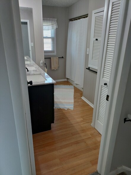 Building Photo - 6694 Boneta Rd