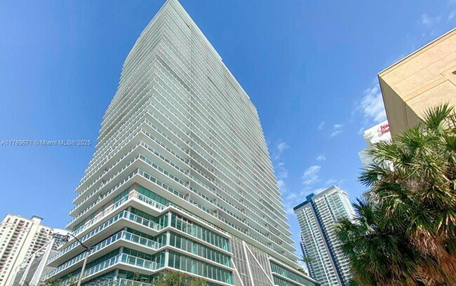 Building Photo - 1111 SW 1st Ave