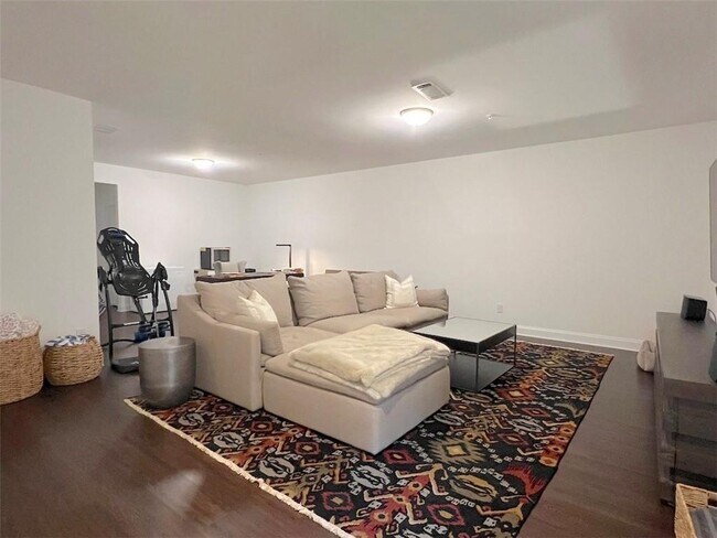 Building Photo - 6735 Encore Blvd