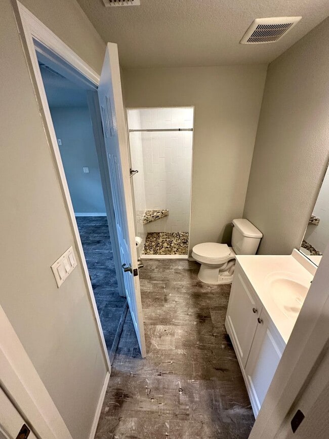 Building Photo - 2027-2029 Guava Dr