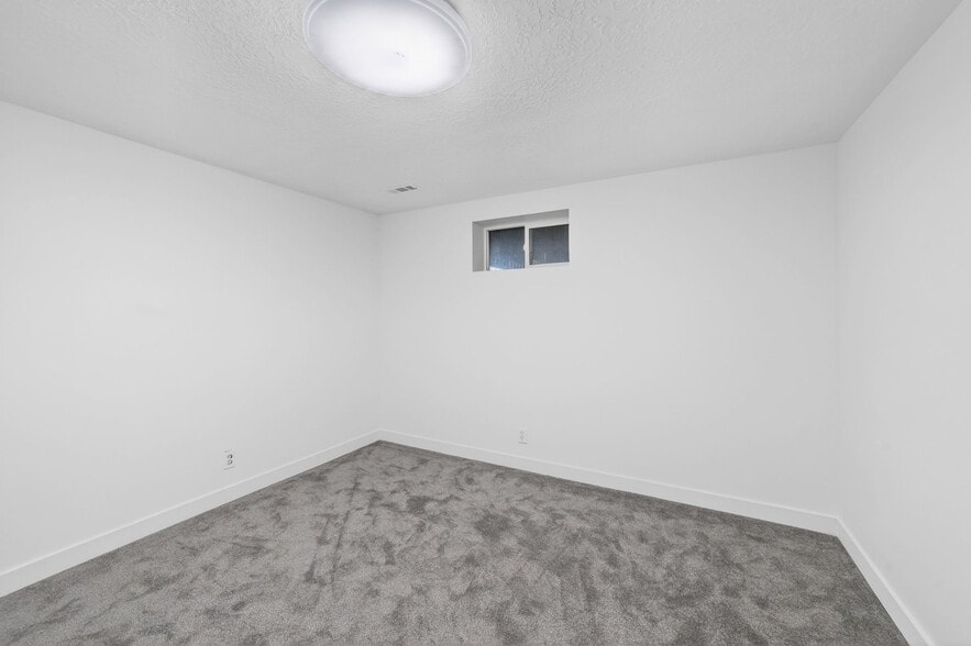 Building Photo - 281 W 2000 S St