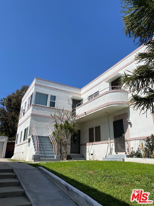 Building Photo - 837 Alexandria Ave