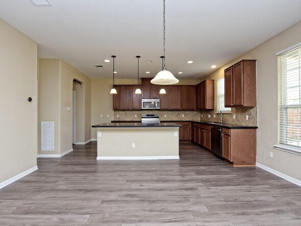 Building Photo - 111 Mancos Dr