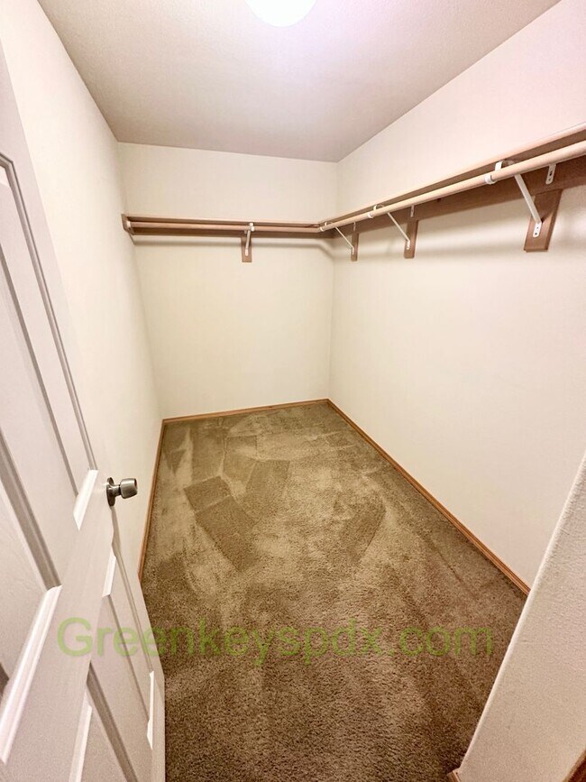 Building Photo - Awesome 3-bedroom, 2.5-bathroom house in North Portland.