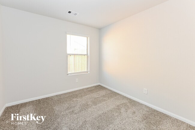 Building Photo - 25609 Roy Rogers Rd