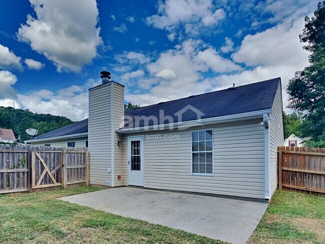 Building Photo - 1300 Wilkes Crest Dr