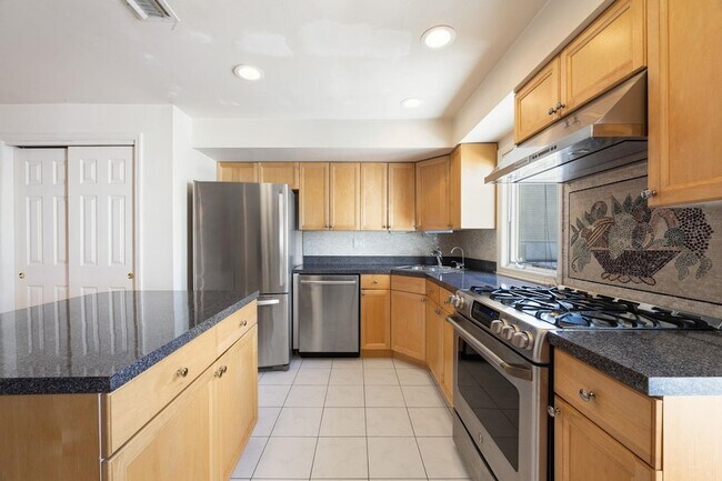 Building Photo - 312 Washington St