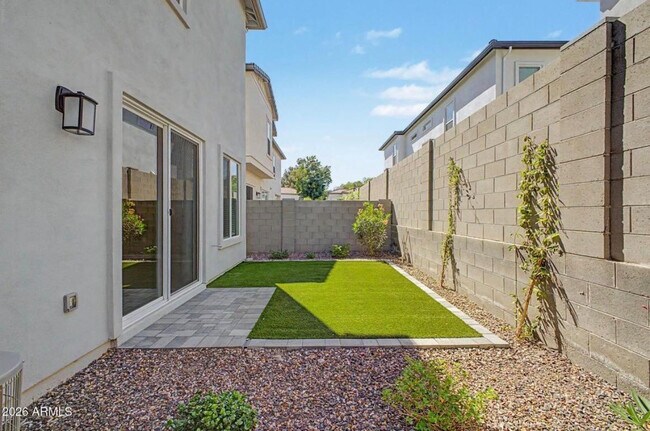 Building Photo - 5016 E Gallop Wy
