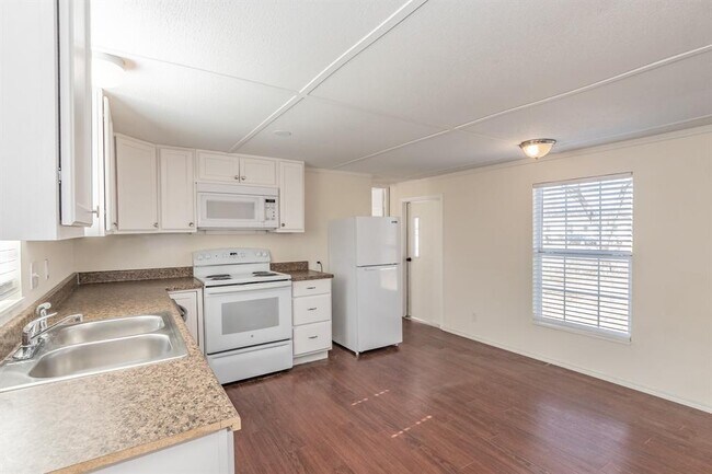 Building Photo - 103 Hackberry Ln
