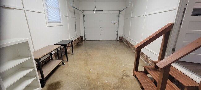 Building Photo - 1789 Hausman Dr