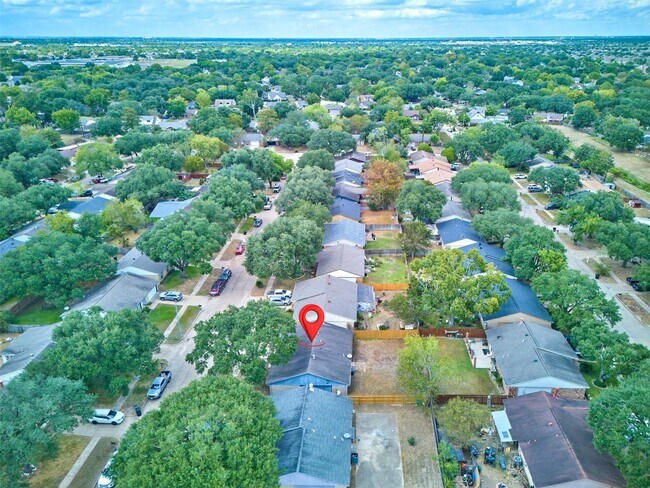 Building Photo - 4406 Kacee Dr