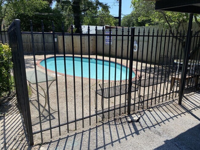 Building Photo - SPRING BRANCH CONDO WITH ALL BILLS PAID!