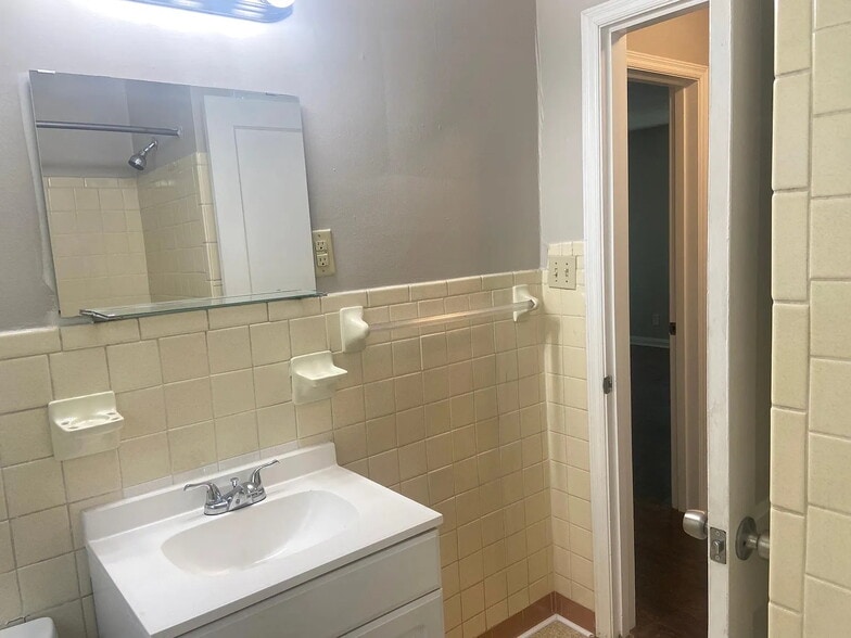 Building Photo - 3010 Boright Dr