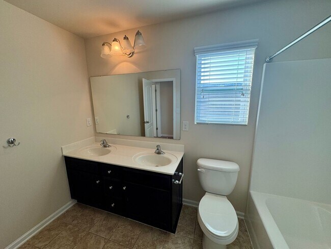 Building Photo - Spacious 5BR/3BA Home in Fort Mill