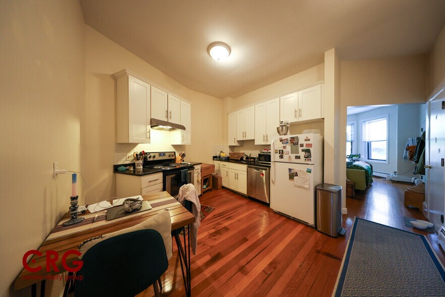 Building Photo - 1728 Beacon St