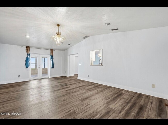 Building Photo - 3 Bedroom with Florida Room and Shed Available Now - Daytona Beach