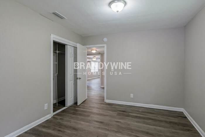Building Photo - 2454 Buttonwood Dr