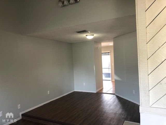 Building Photo - 1060 Huntington Ct