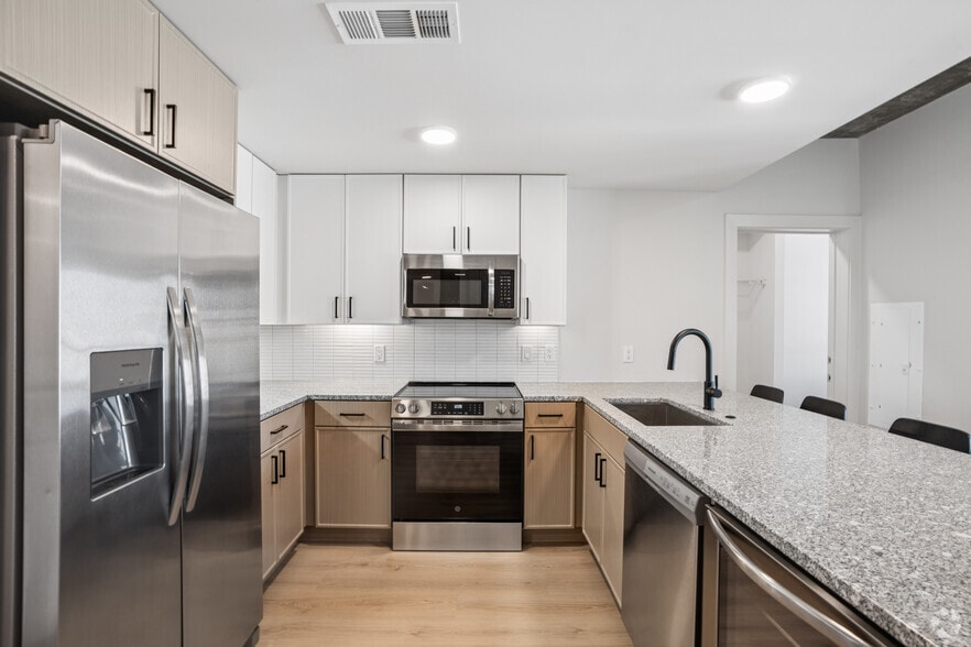 4BR, 4BA - 1,270SF - Kitchen - Aspire Reserve