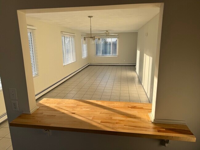 Building Photo - 16 Carlson Ave