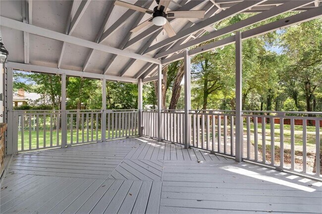 Building Photo - 2609 Longleaf Dr