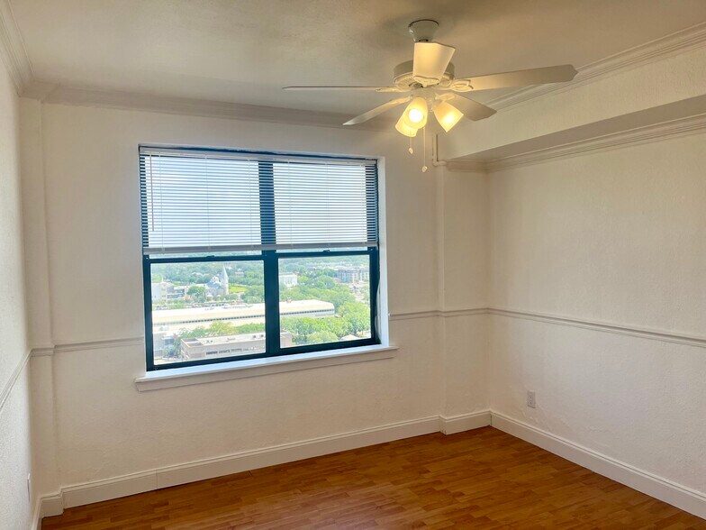 Building Photo - 311 W Ashley St