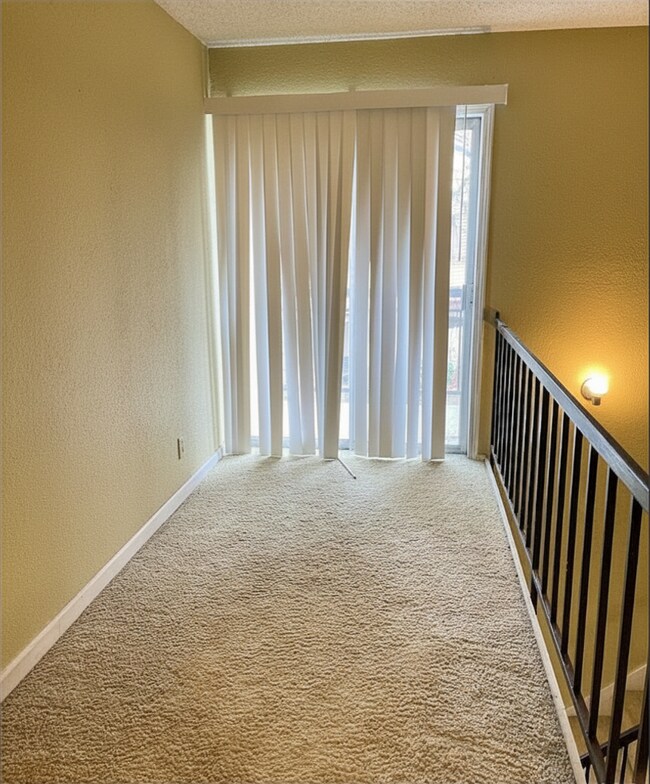 Building Photo - Spacious 2 Bed / 2 Bath Unit in Tulsa