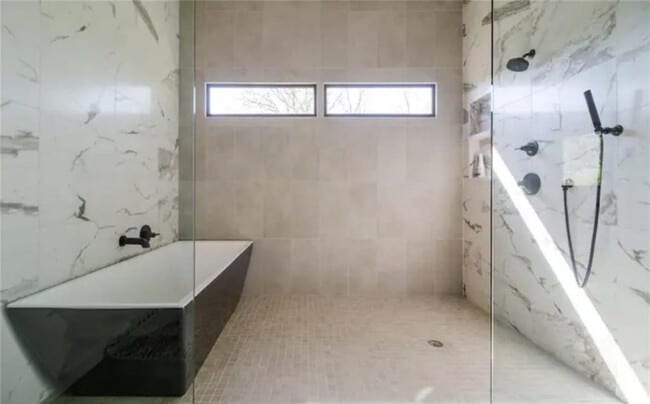 Building Photo - 1136 Boulevard Dr NE