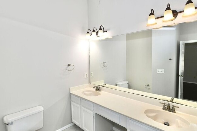 Building Photo - 10470 Meadow Run Trce