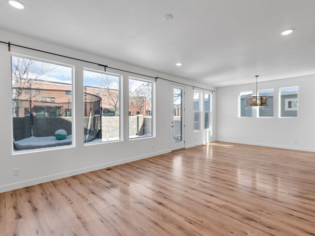 Building Photo - 4638 Tulip Ln