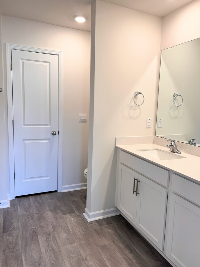 Building Photo - 455 David Hl Dr