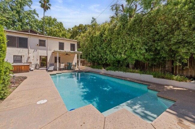Building Photo - (POOL!) 3 bed/2 bath - 1935 Spanish Coloni...