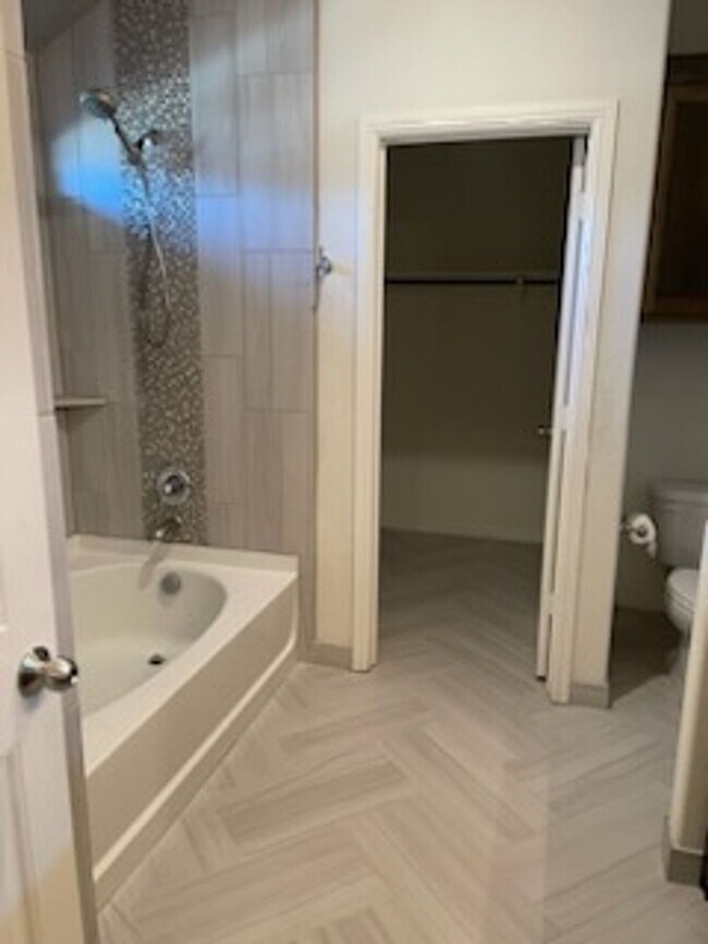 Building Photo - 4212 Tollcross Ln