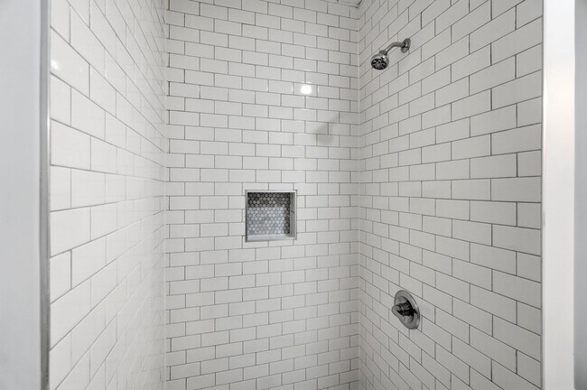 Building Photo - 413 Lockwood Ave