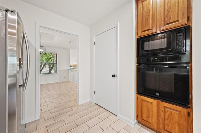 Building Photo - 3510 Native Dancer Cove