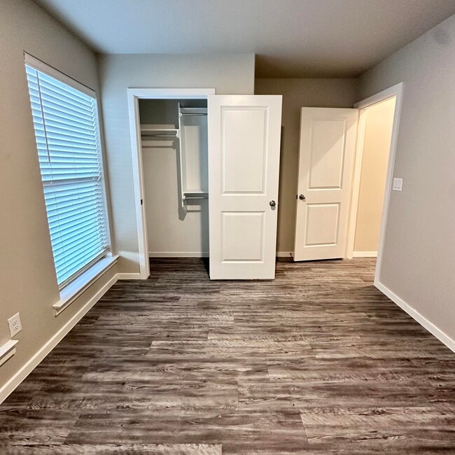 Building Photo - 2106 N Avenue J