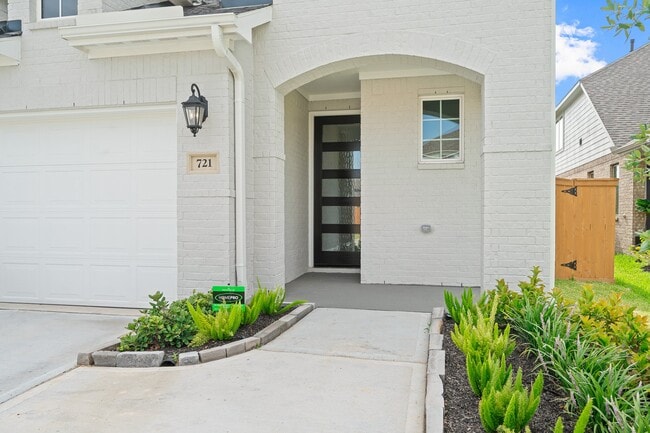 Building Photo - 721 Ocean Palms Dr