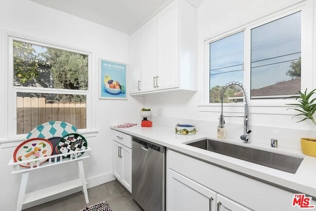 Building Photo - 4234 Verdugo Rd