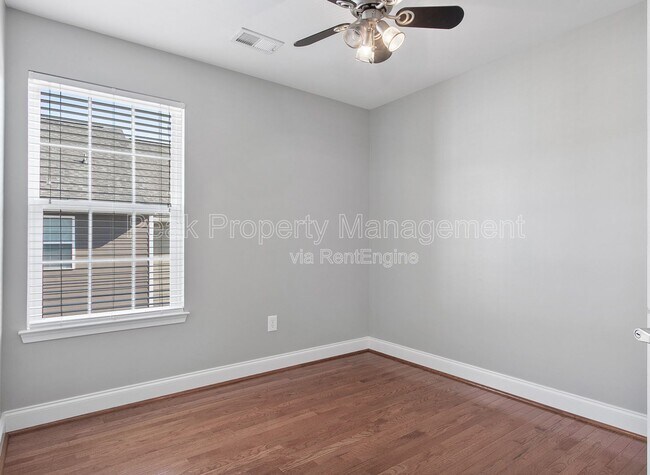 Building Photo - 3823 Maher Manor