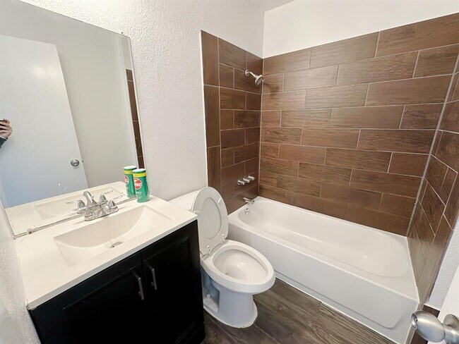 Building Photo - 2312 Rachael Ct