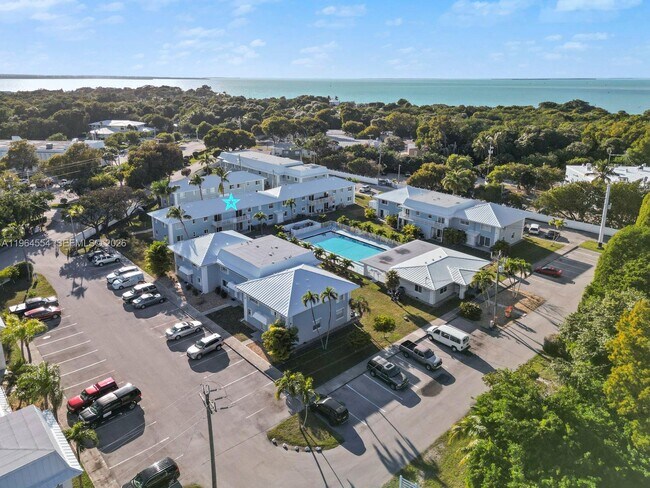 Building Photo - 40 High Point Rd