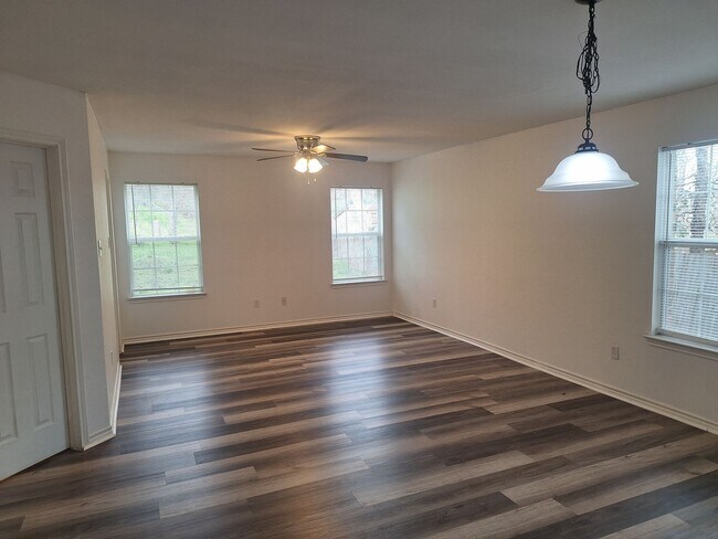 Building Photo - 2621 Lee Ave