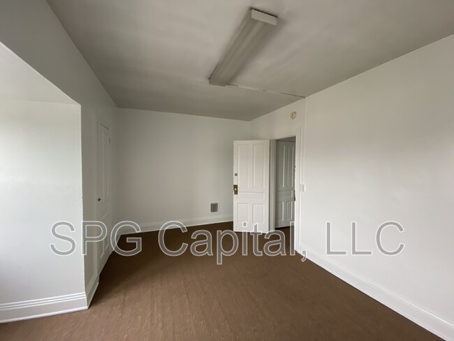 Building Photo - 252 W Jackson St