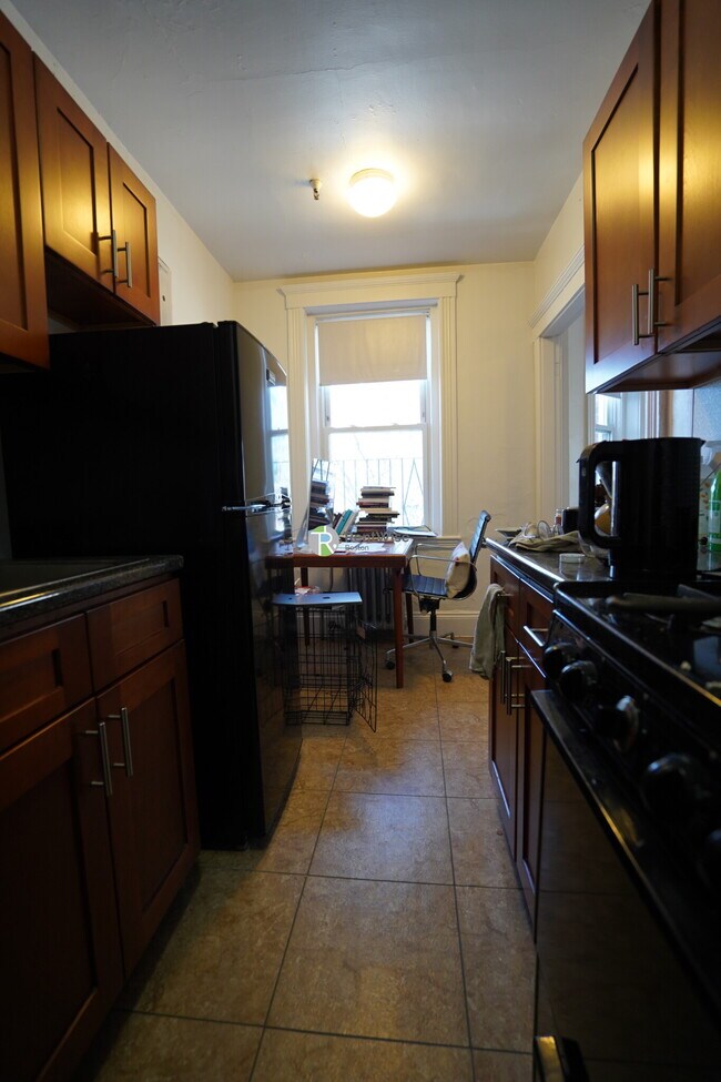 Building Photo - 231-235 Park Dr