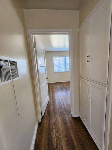 Building Photo - 7032 La Tijera Blvd