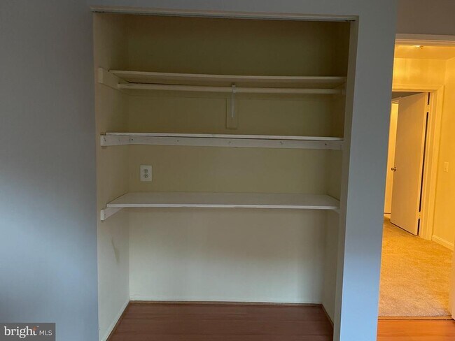 Building Photo - 2615 Glengyle Dr