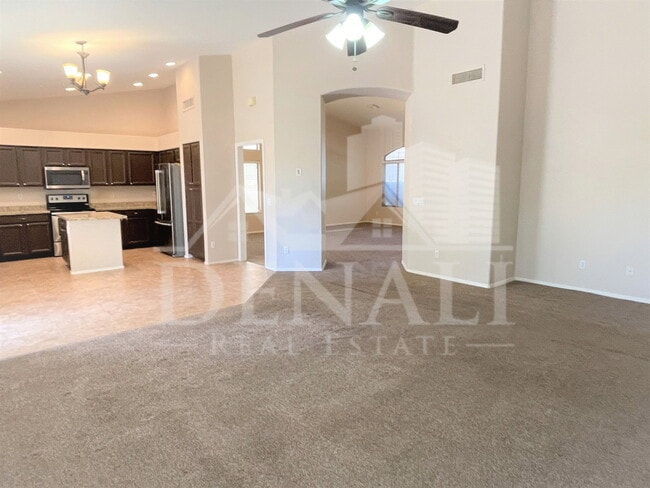 Building Photo - 1121 S Western Skies Dr